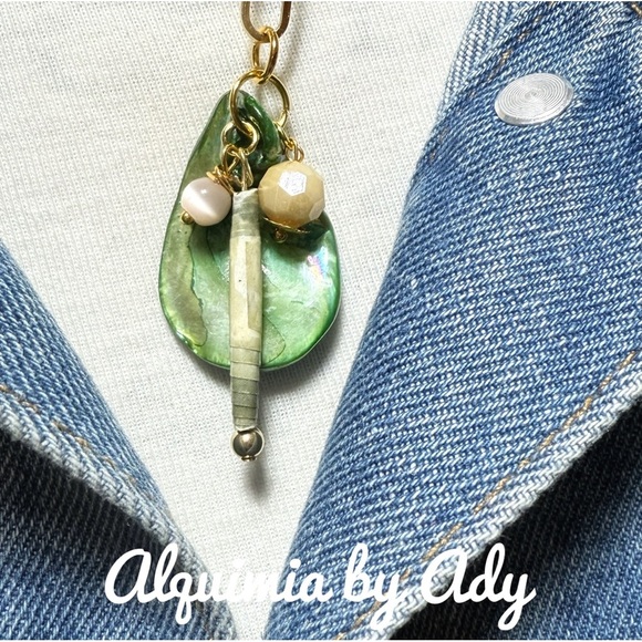 Green shell and Gold Pendant Necklace cats eye - Picture 3 of 3